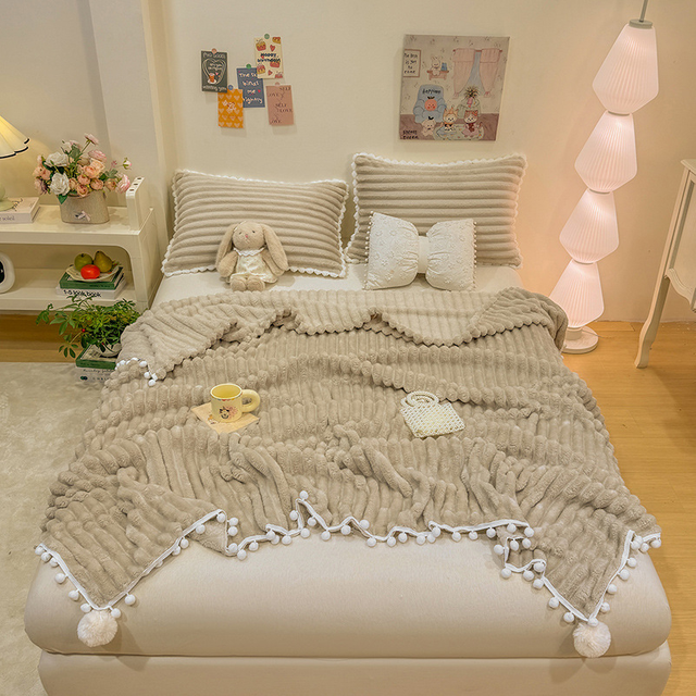 Solid Color Flannel Blanket Warm Thick Super Soft Fuzzy Fleece Throw Blankets Striped Flannel Throw with Pompom for Couch Or Bed Microfiber Ribbed Sofa Decor For All Season