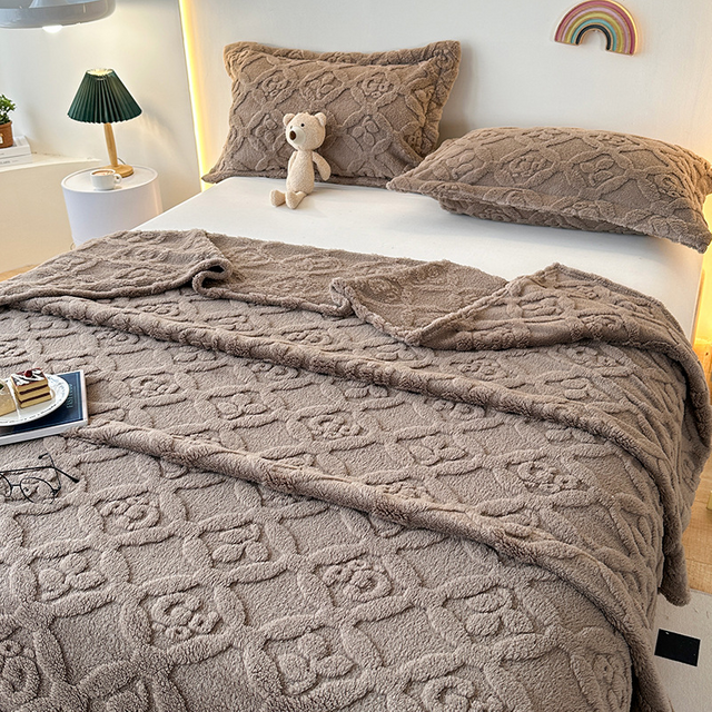 Custom Ultra-Soft Luxury Throw Fleece Blanket Jacquard Knitted Winter Sofa Cover Woven Pattern Lightweight Decorative Use