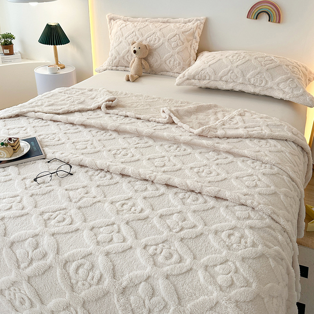 2026 Hot Super Soft Fuzzy Fleece Queen Size Blanket Flannel 3D Jacquard Decorative Fuzzy Blankets Set