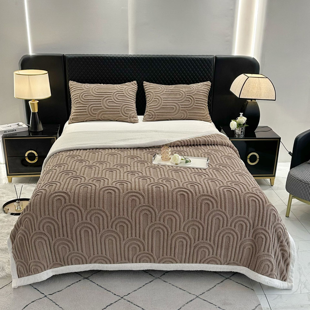 Plush Cozy Double Sided Fluffy Lamb Fleece Blanket Jacquard Flannel King Size Bed Cover for All Season Use Polyester Winter Bed Cover