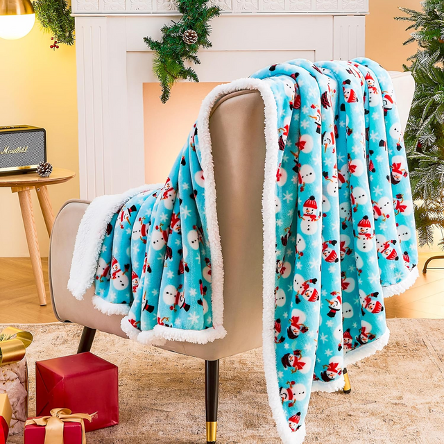 Christmas Throw Blanket, Christmas Decorations Blankets and Throws, Fuzzy Cozy Soft Warm Fleece Sherpa Winter Holiday Blanket for Bed Couch Sofa Reindeer Snowflakes
