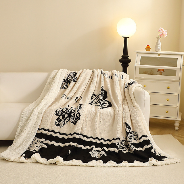 Aesthetic Thick Warm Floral Fleece Blanket for Winter Cozy Luxury Plush Bed Blankets Microfiber Floral Throw Blanket for Kids Adults 