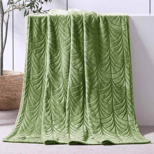 Embossed Flannel Fleece Throw Blanket Botanical Leaf Pattern Soft Plush Textured Cozy Decorative Sofa Blanket-Green