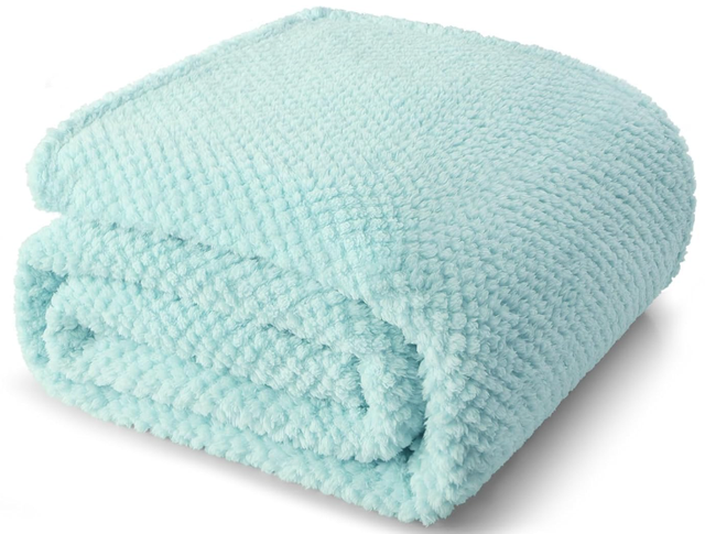 Pineapple Fleece Blanket for Bed,Fluffy Warm Soft Flannel Blankets for All Season,Lightweight and Cozy